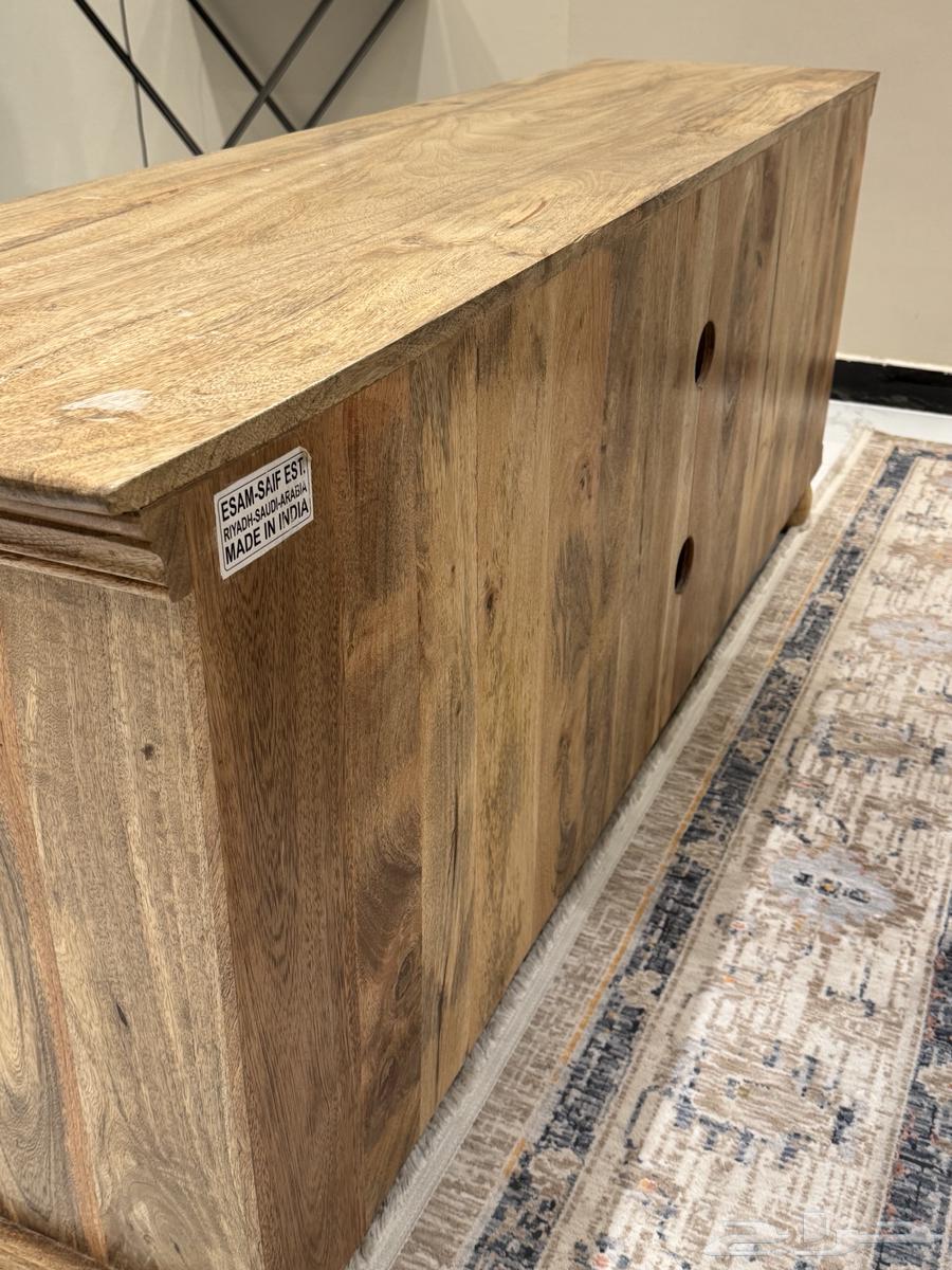 طاولة تلفاز ( إستعمال نظيف تم إرفاق صور للمنتج)64411848610178114