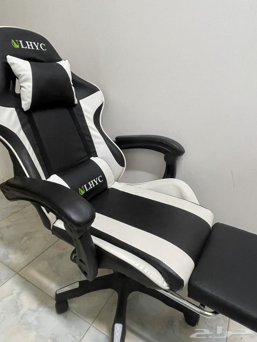كرسي قيمنق ابيض واسود مستخدم شهرين فقط64408077110147112