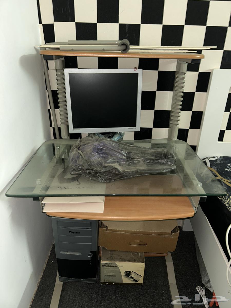 Samsung desktop computer with its table64406110503041110