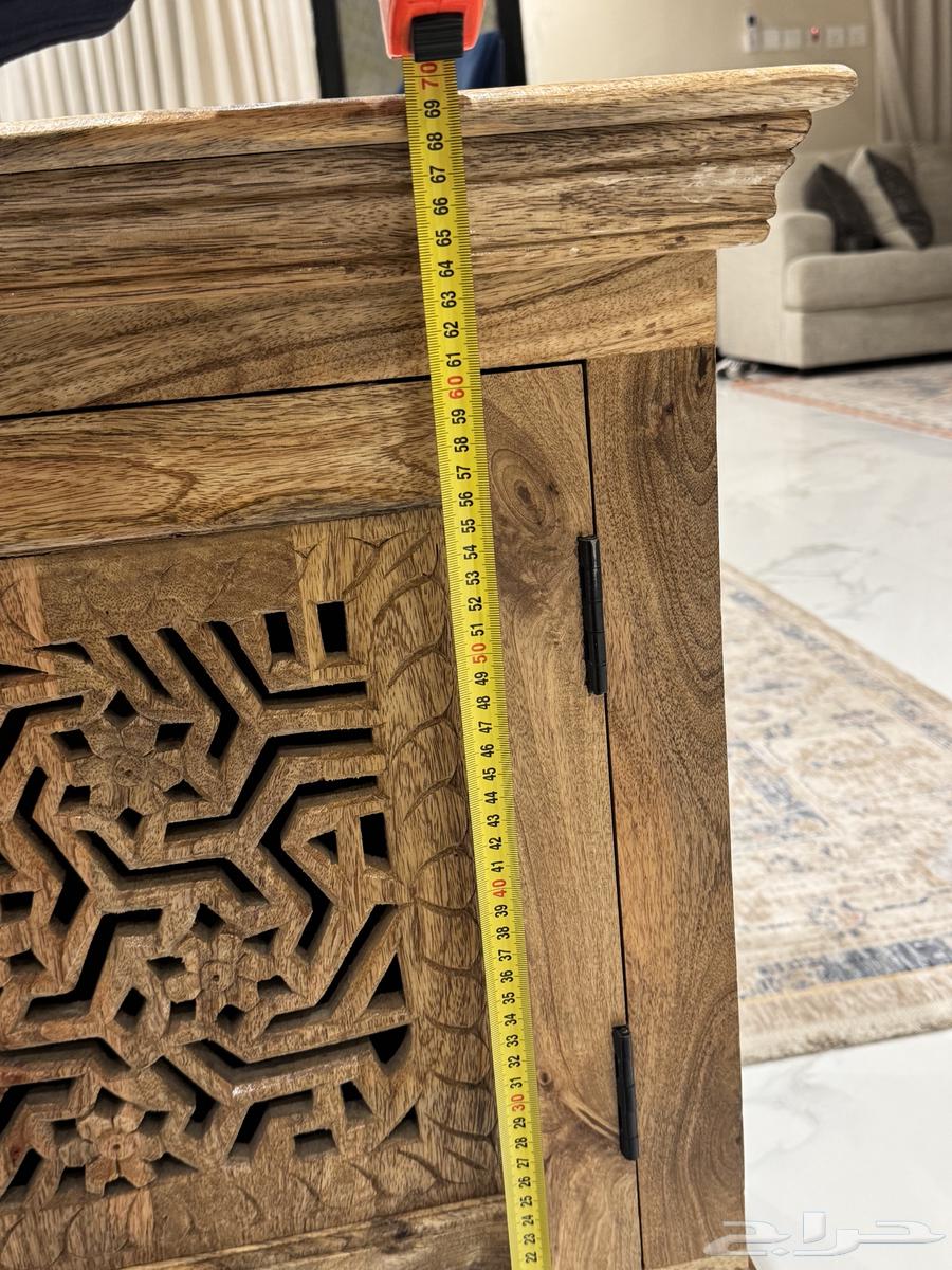 طاولة تلفاز ( إستعمال نظيف تم إرفاق صور للمنتج)64411848610178111