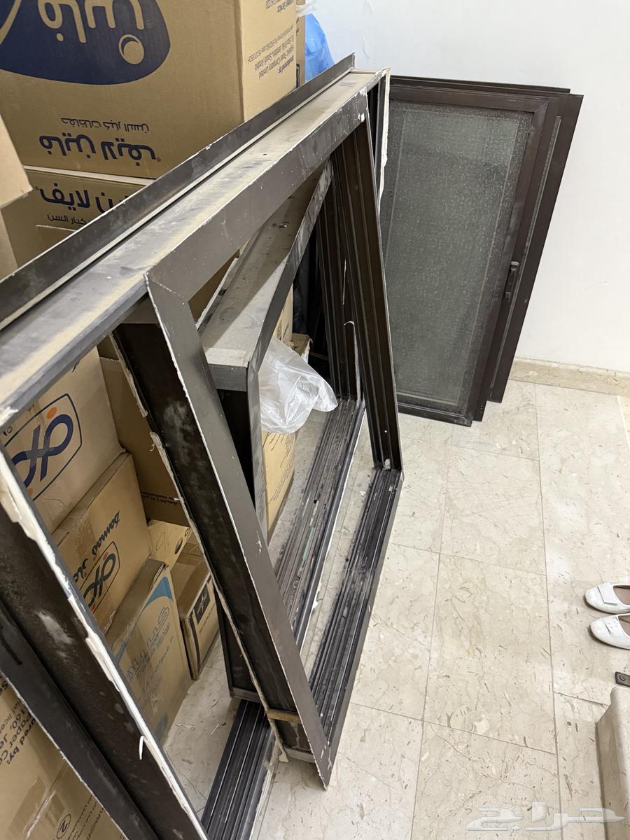 3 completely empty windows64410289917570111