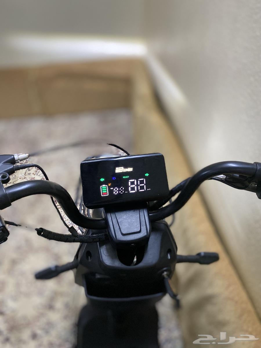 سكوتر كهربائي نضيف.يوجد نور و إشارات و بوري وشاشة و مقعدين64408035238402111