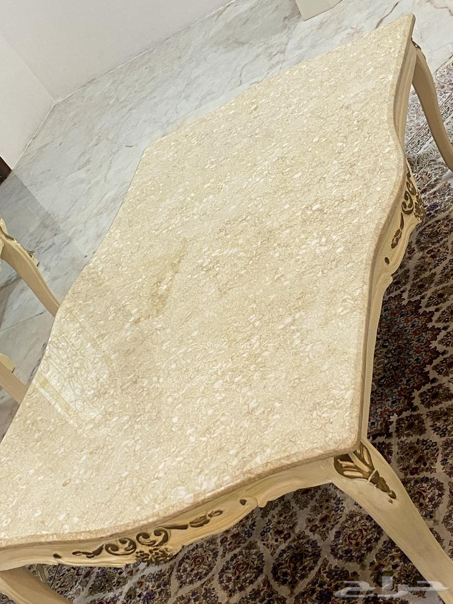 طاولة كبيره 6 طاولات خدمه 2 طاولة زاوية و5 كنب و2 كنب نفر64408850672771110