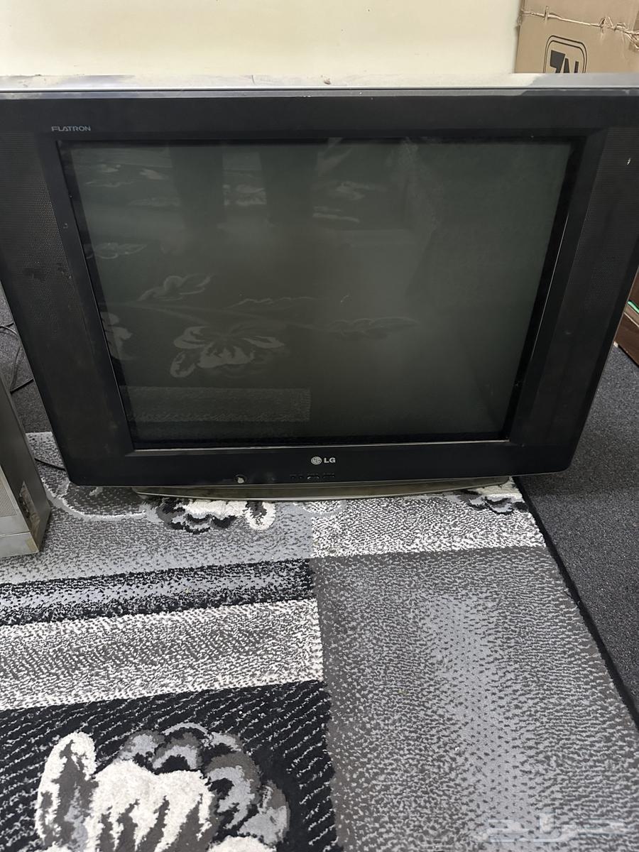 تلفزيون قديم شغال ومخزن مع دولاب64409560746115110