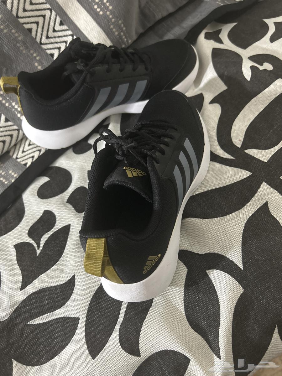 للبيع كوتش اديداس مقاس 40اصلي لبس 164405736062081111