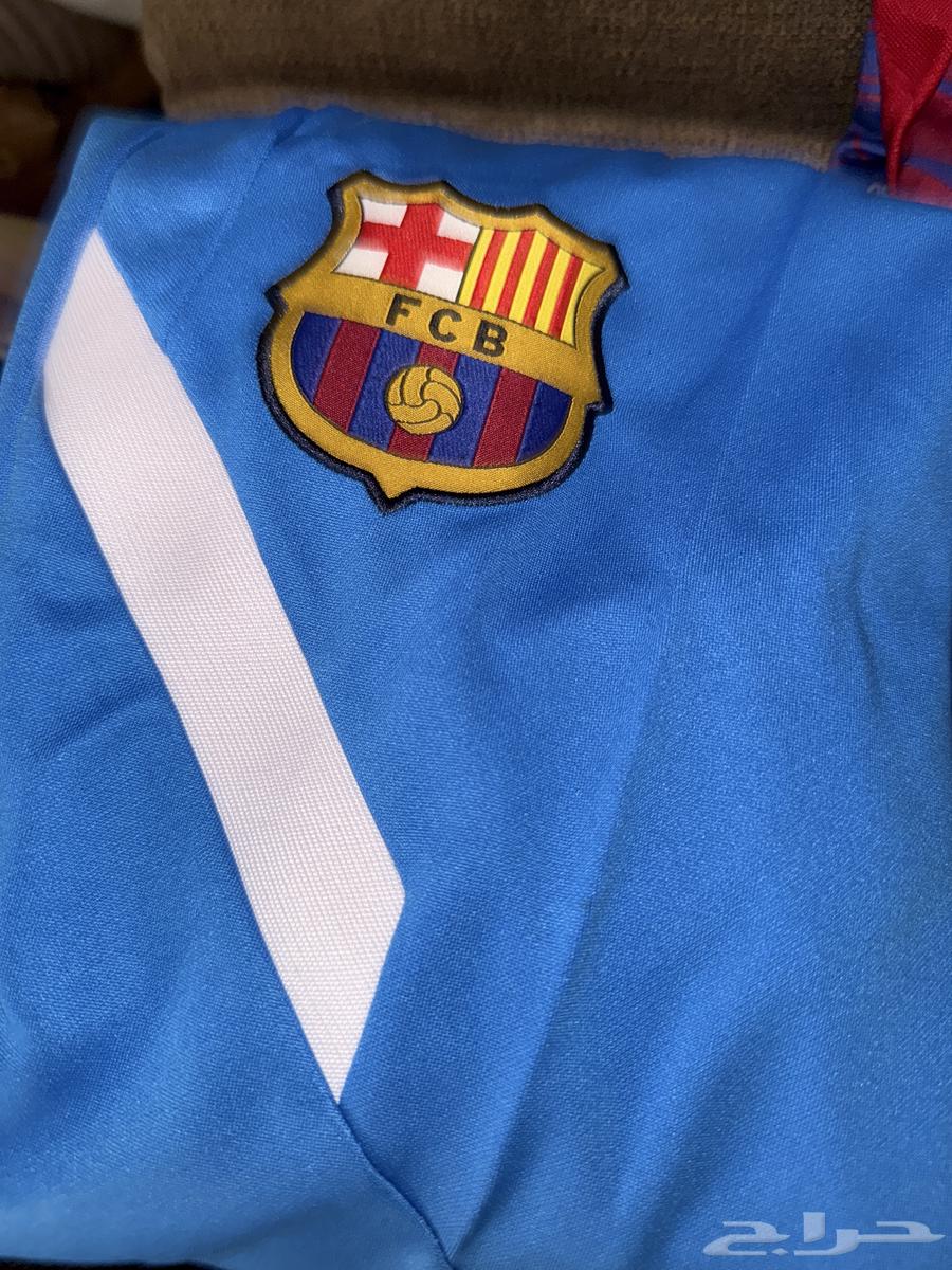 طقم برشلونه للتدريبات موسم 2022 2021 اصلي مع فتحه اصبع64407852978435111