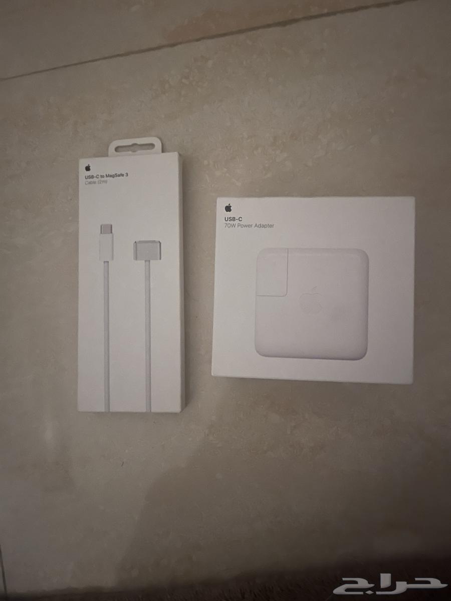 MacBook MagSafe 3 Charger and Socket64409796635522110