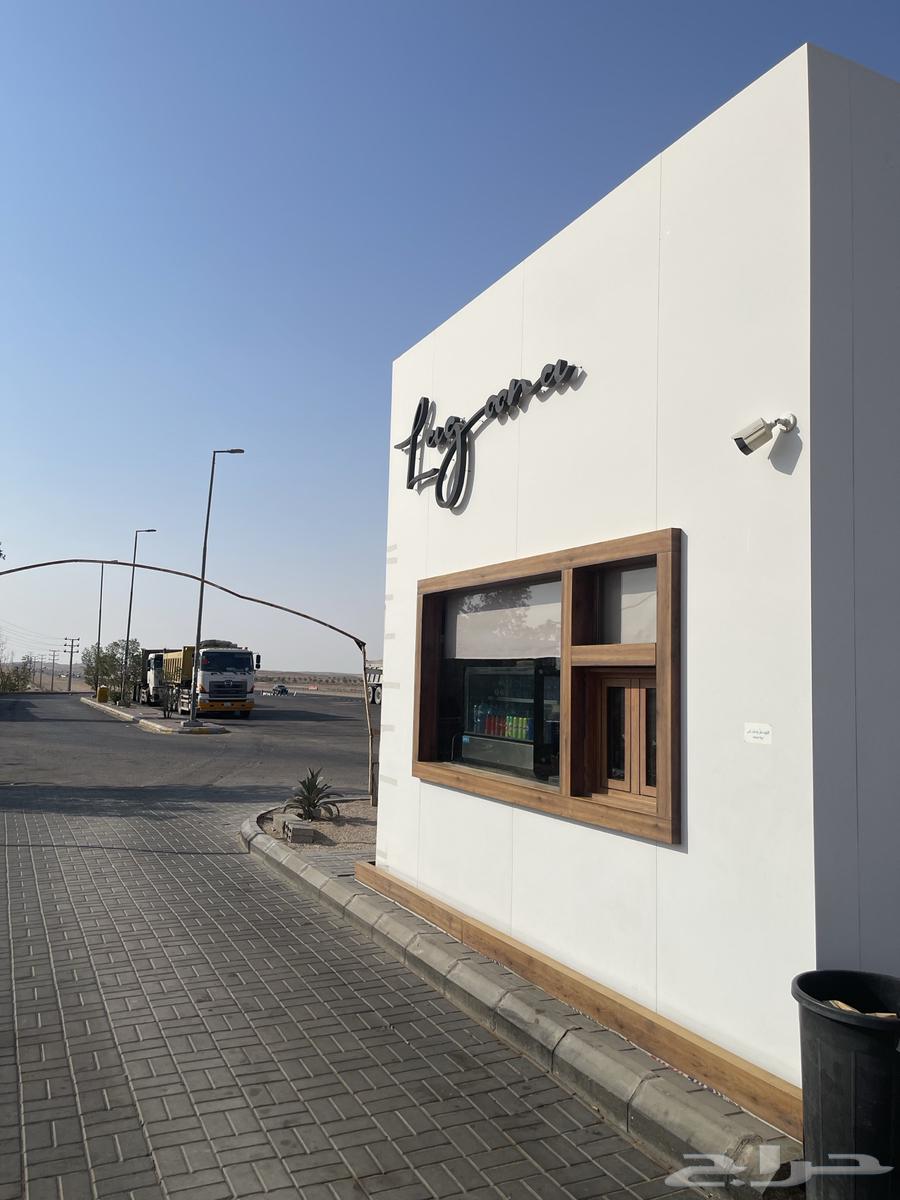 للبيع درايف ثرو - كشك يبعد عن الرياض 70 كيلو64409268799235110