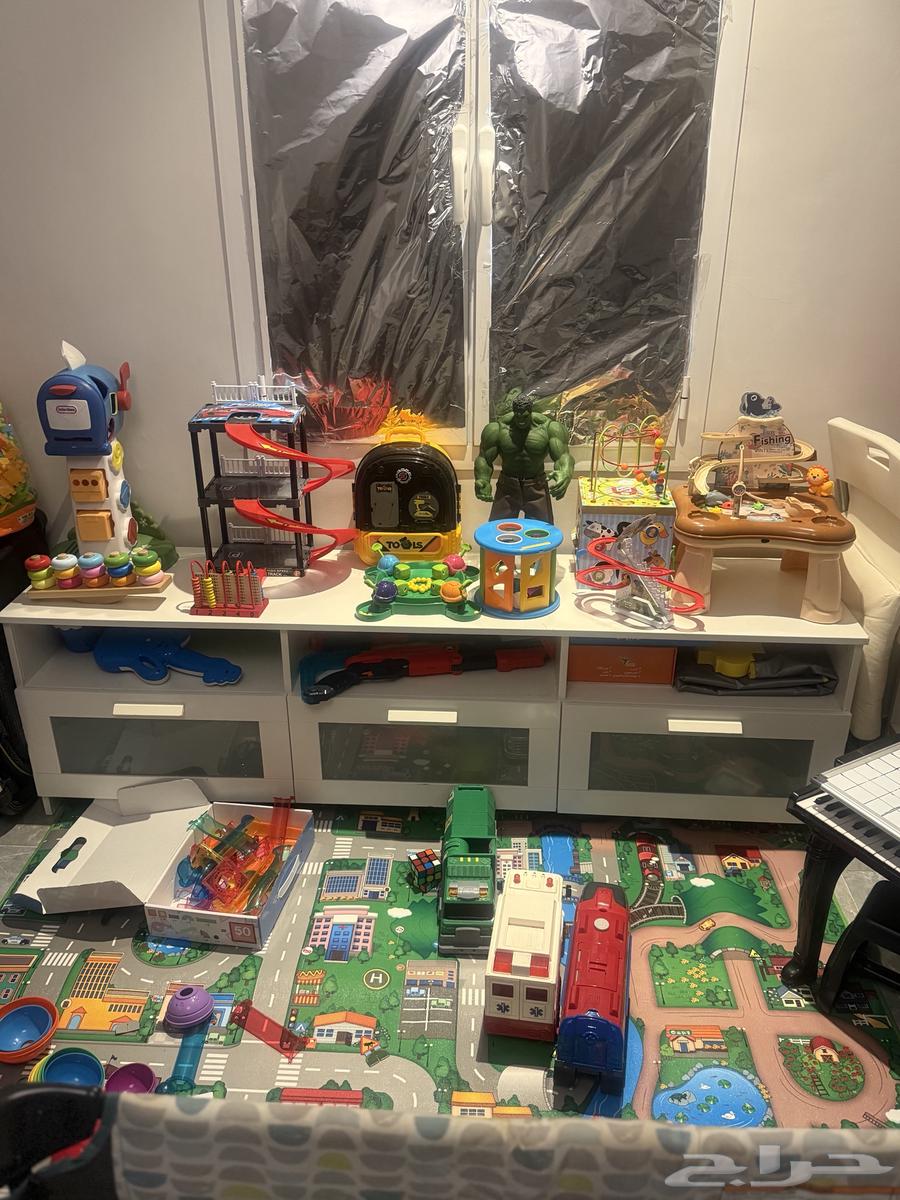 طاولة تلفيزيون للبيع64410231595649110