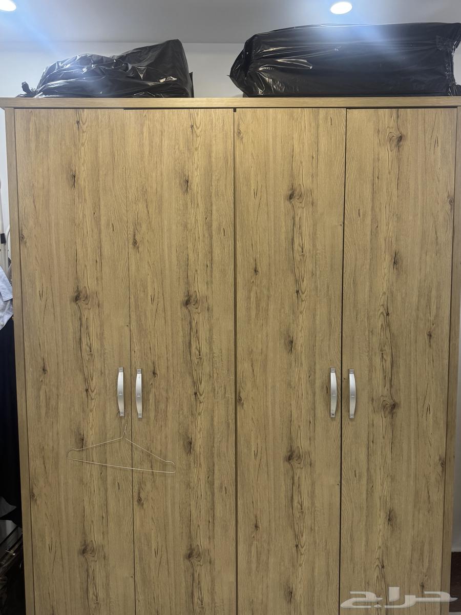 اثاث سرير مع مرتبه ودولاب للبيع بحاله ممتازه جدا64409837966978110