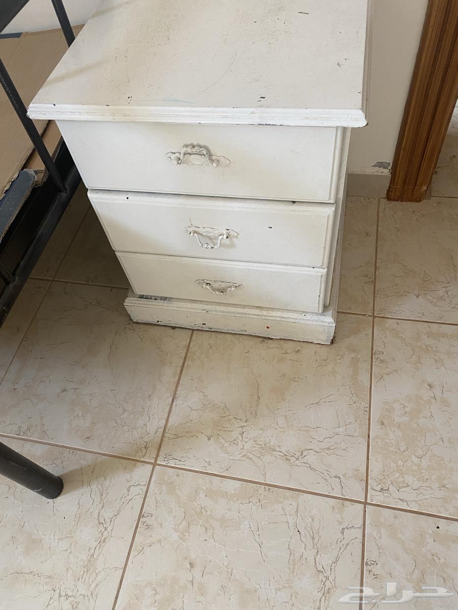 كمودينو وركنه ارضي مكونه من 8 قطع للبيع64408357682178110