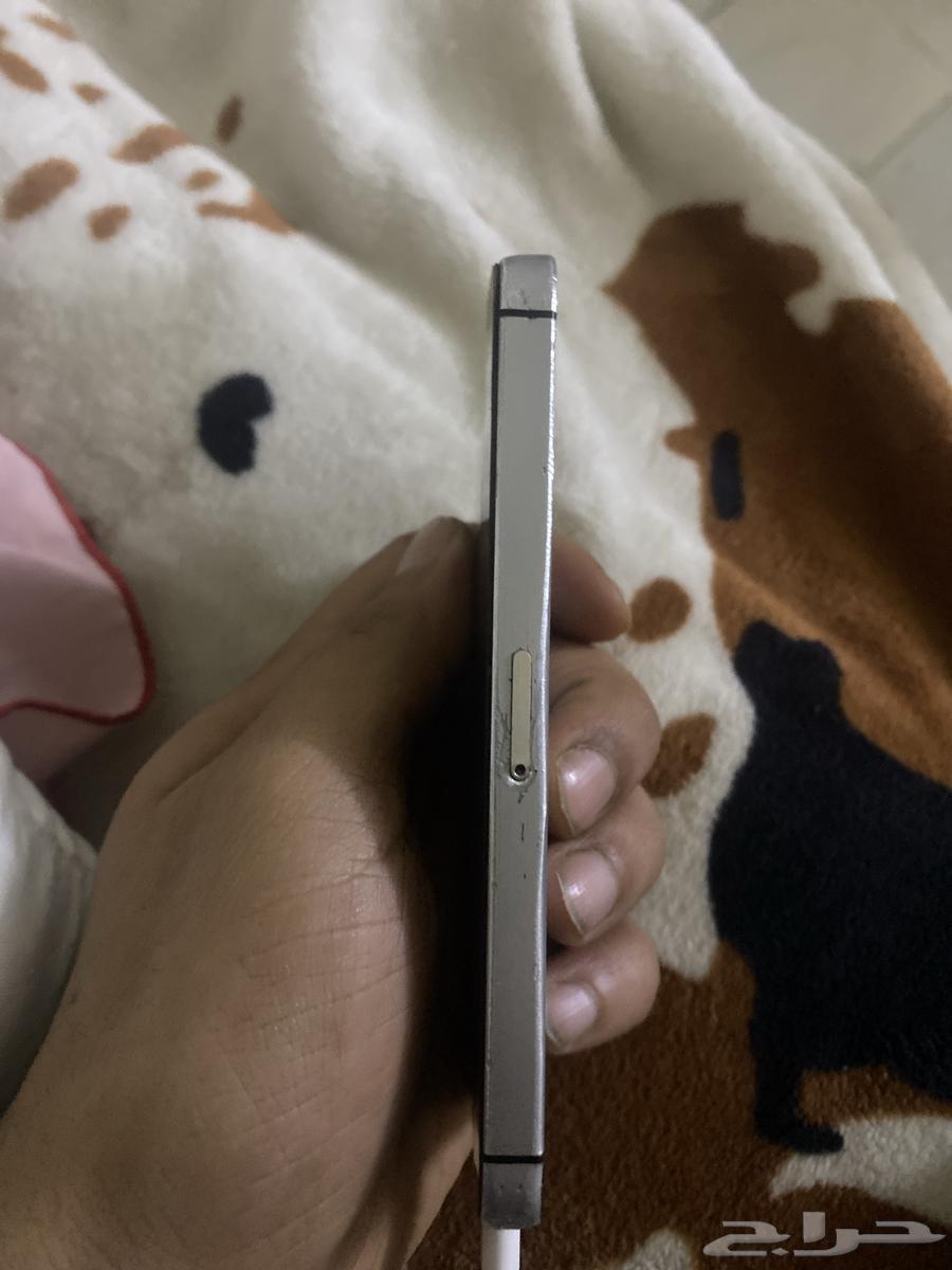 جوال ايفون 5 نظيف وذكريات له اكثر من 5 سنوات فالخزنة64405778056707112