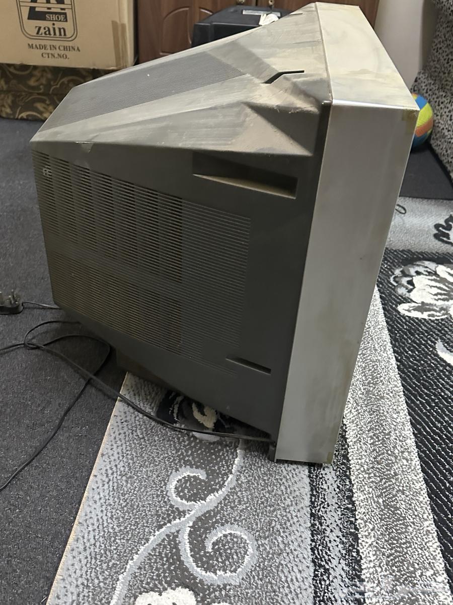 تلفزيون قديم شغال ومخزن مع دولاب64409560746115113