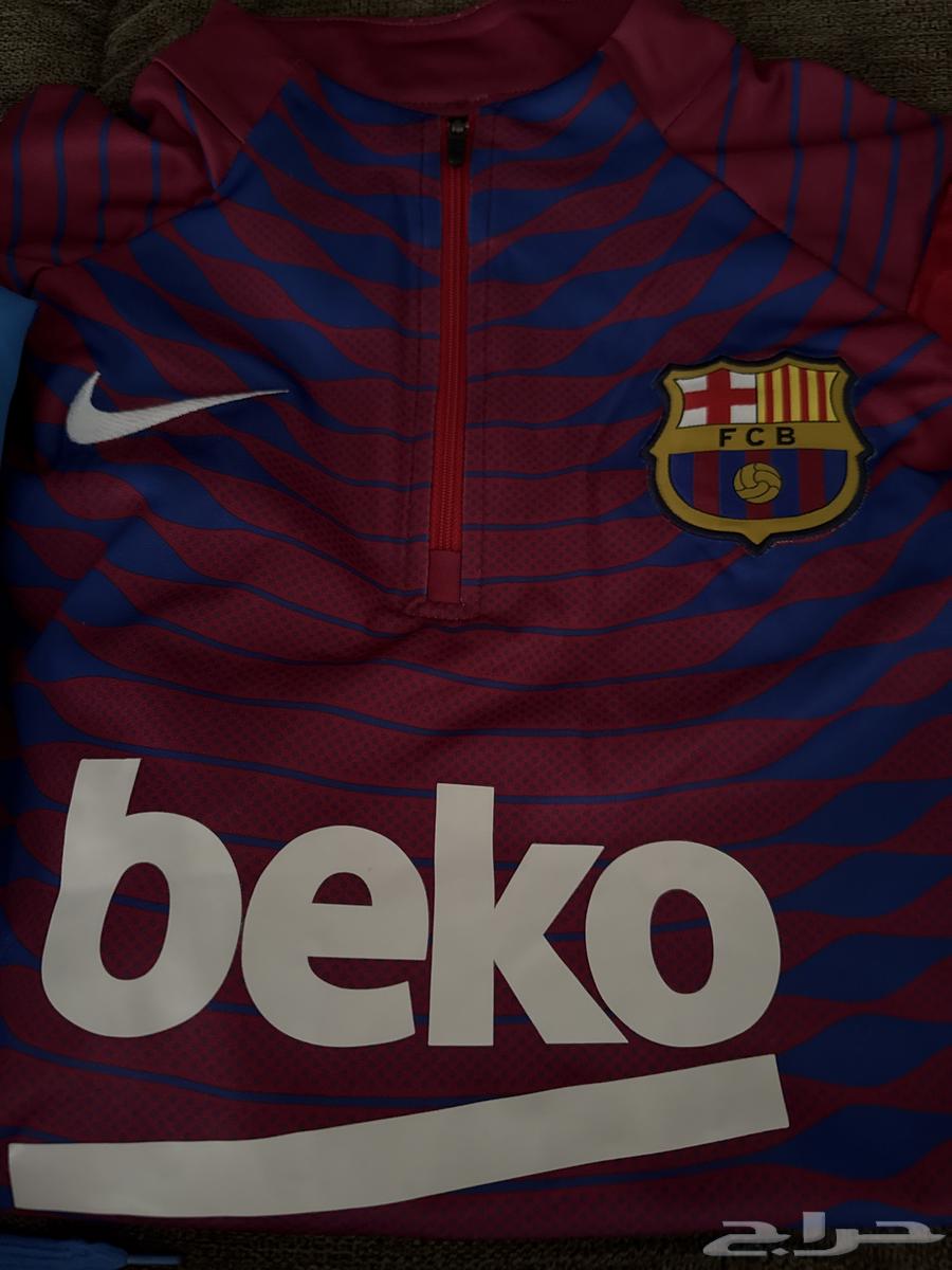 طقم برشلونه للتدريبات موسم 2022 2021 اصلي مع فتحه اصبع64407852978435110