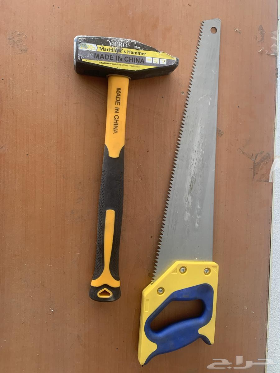 منشار خشب ومطرقة64409449901059111