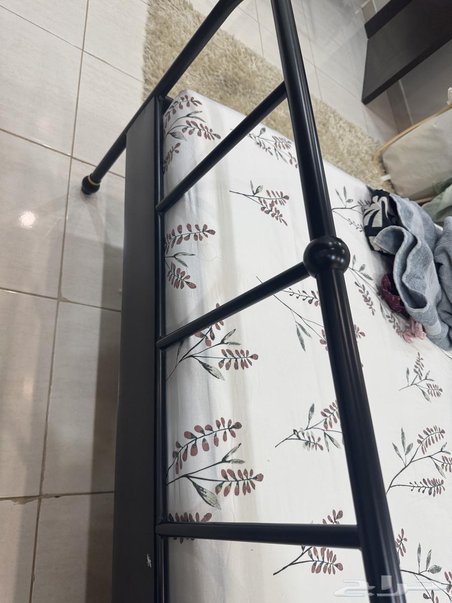 إطار سرير وإسفنجة إيكيا للبيع64408287181825111