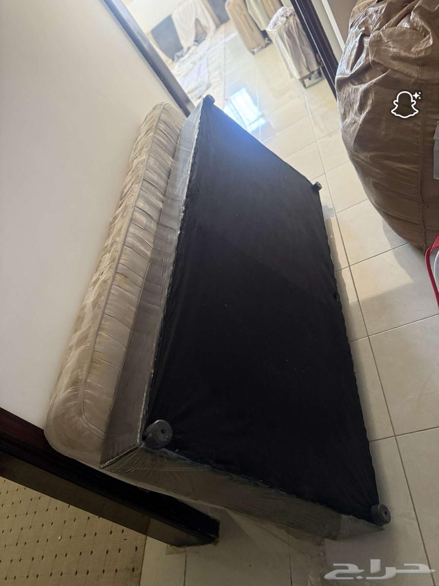 Single bed with mattress64409865719170111