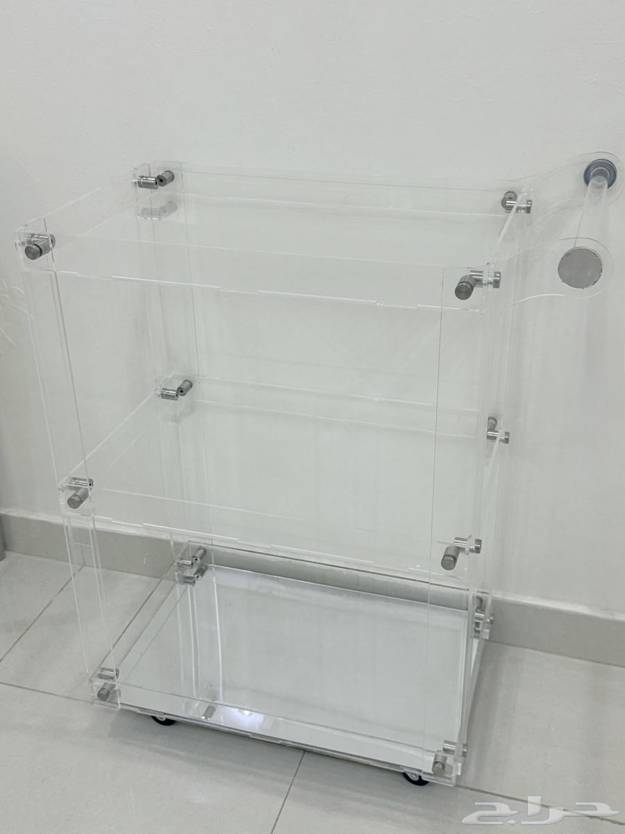 طاوله اكريلك ومرايه للبيع64412089546371110