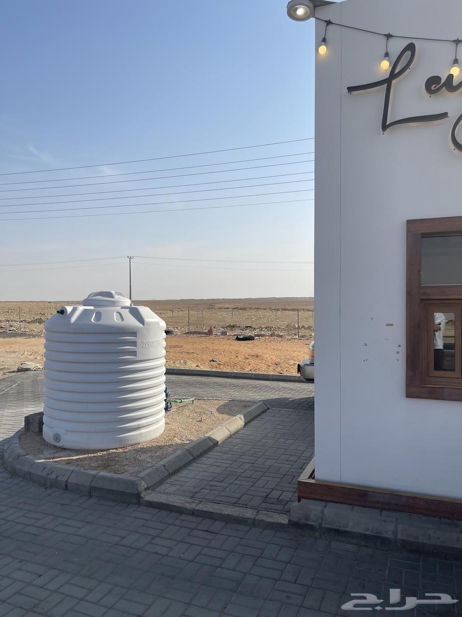 للبيع درايف ثرو - كشك يبعد عن الرياض 70 كيلو64409268799235114