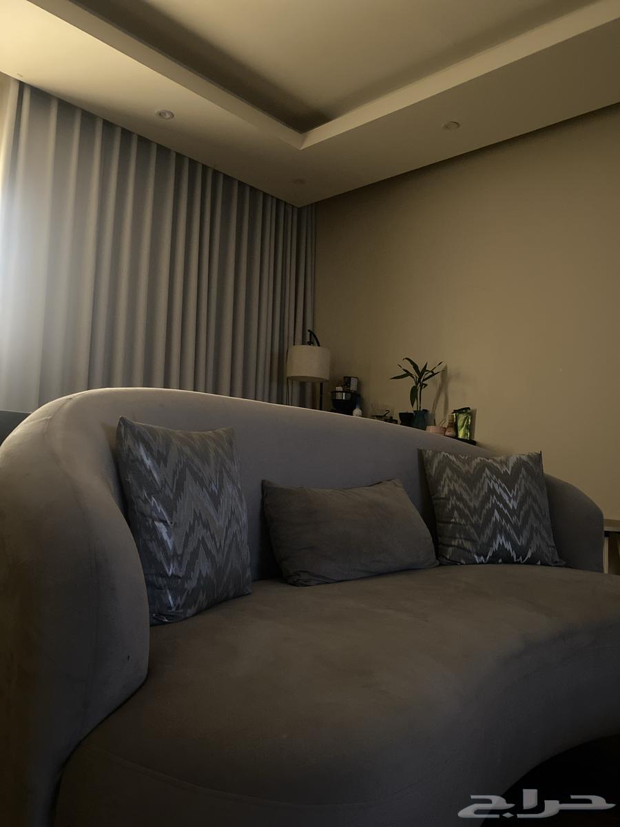 كنب جديد بلون الرمادي مع المخدات64407279776130110