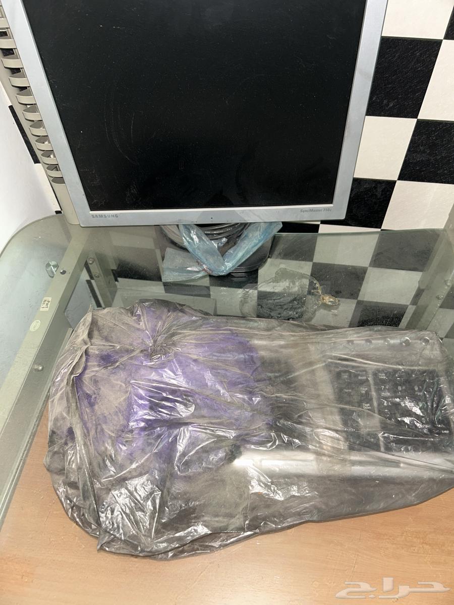 Samsung desktop computer with its table64406110503041111