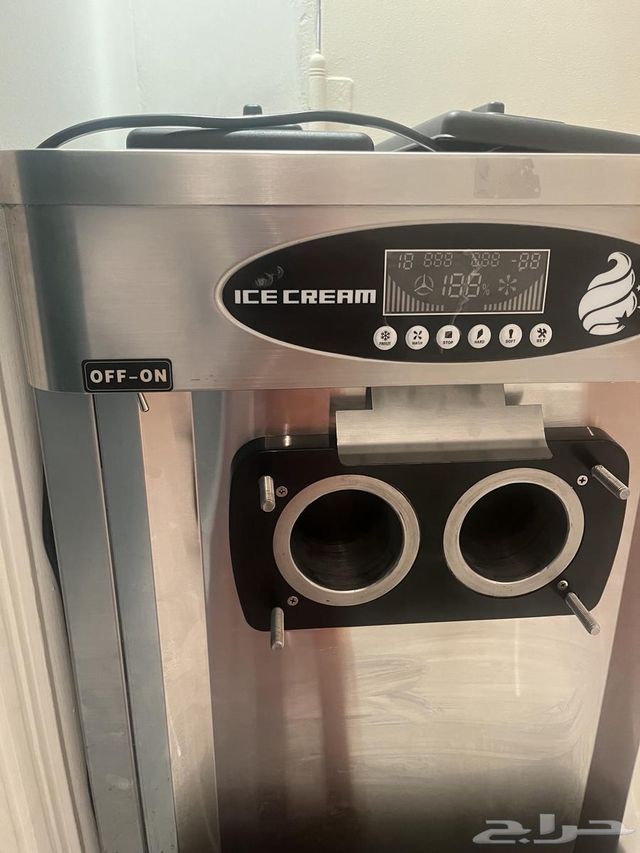 Ice cream maker with stand, biscuits, and mixer64408822331905111