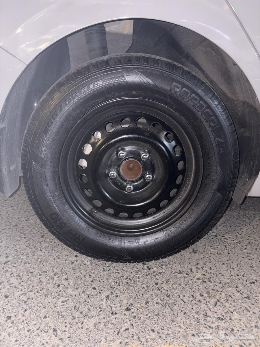 طقم كفرات 205 65 15 جديده استخدام اقل من ألف كيلو على السوم64560023869953114