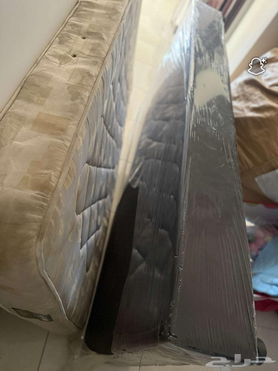 Single bed with mattress64409865719170112