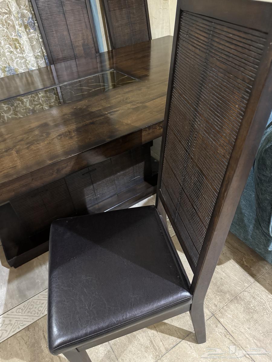 طقم طاولة طعام 10 كراسي مع بوفيه بحالة شبه جديدة64405736087299111