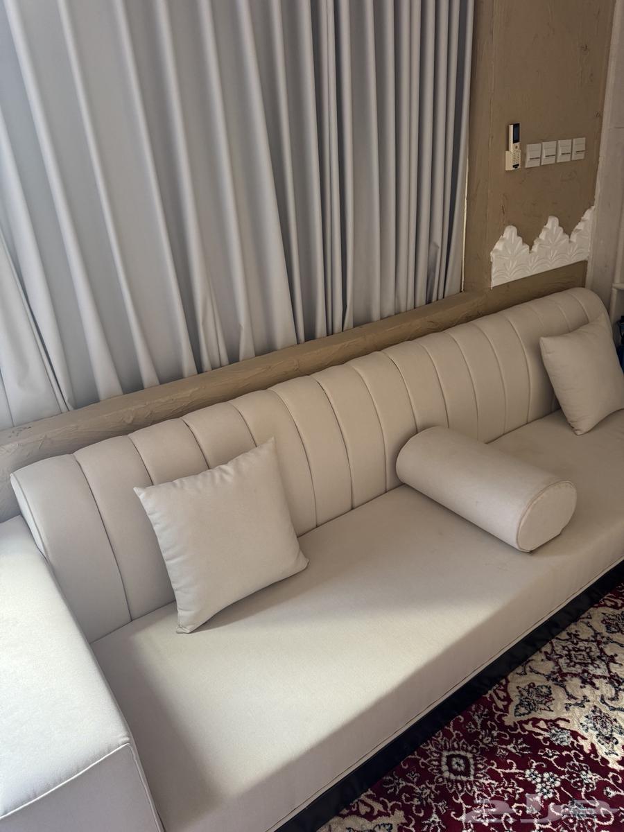 جلسة ارضية شبه جديدة للبيع64410921019138112