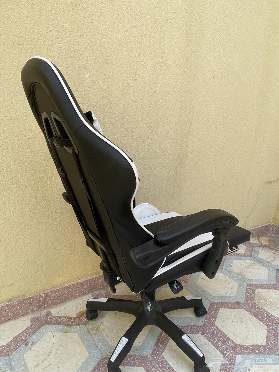 كرسي قيمنق ابيض واسود مستخدم شهرين فقط64408077110147111
