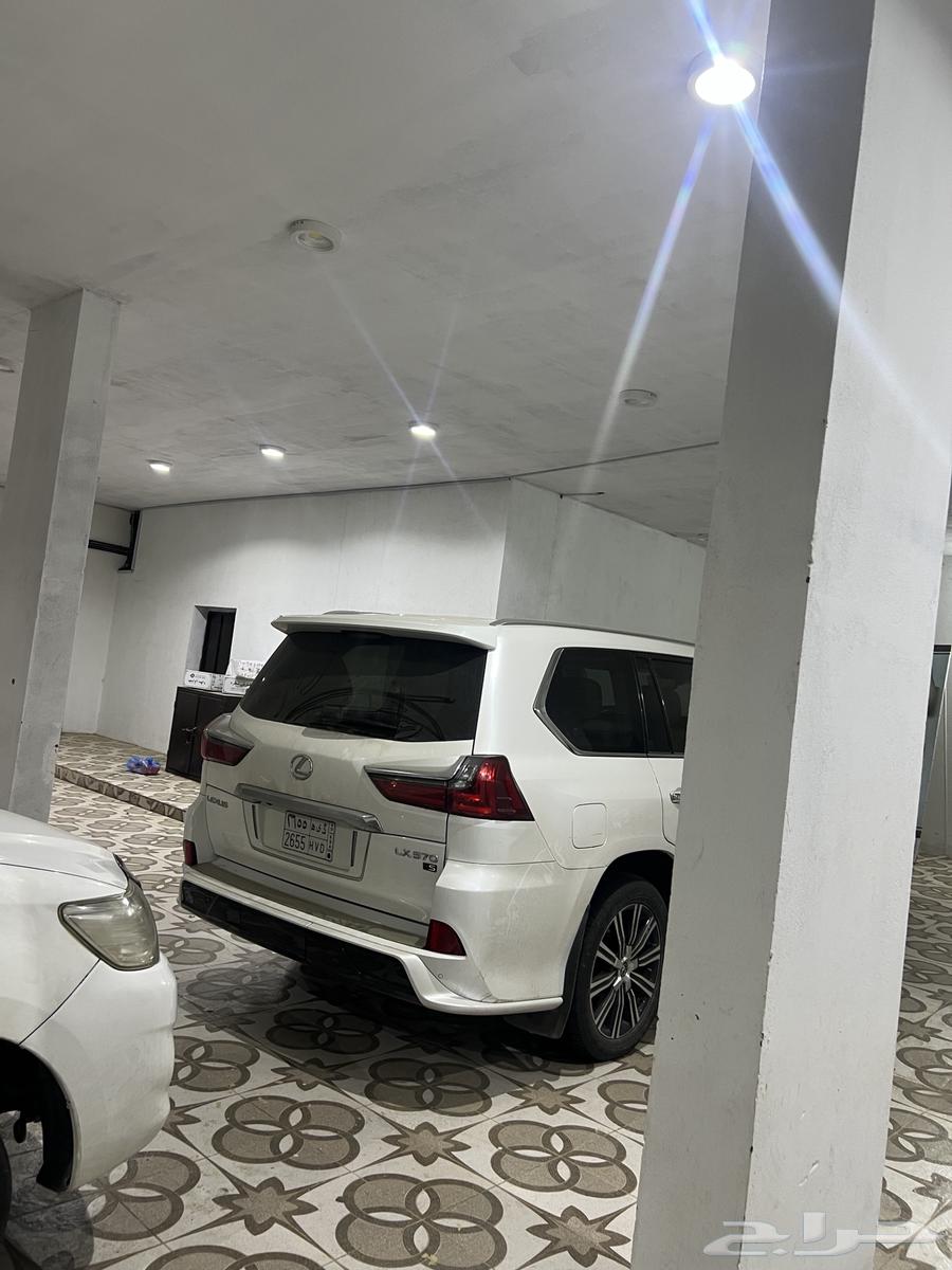 للبيع سيارة لكزاز مخزن64568770042242114