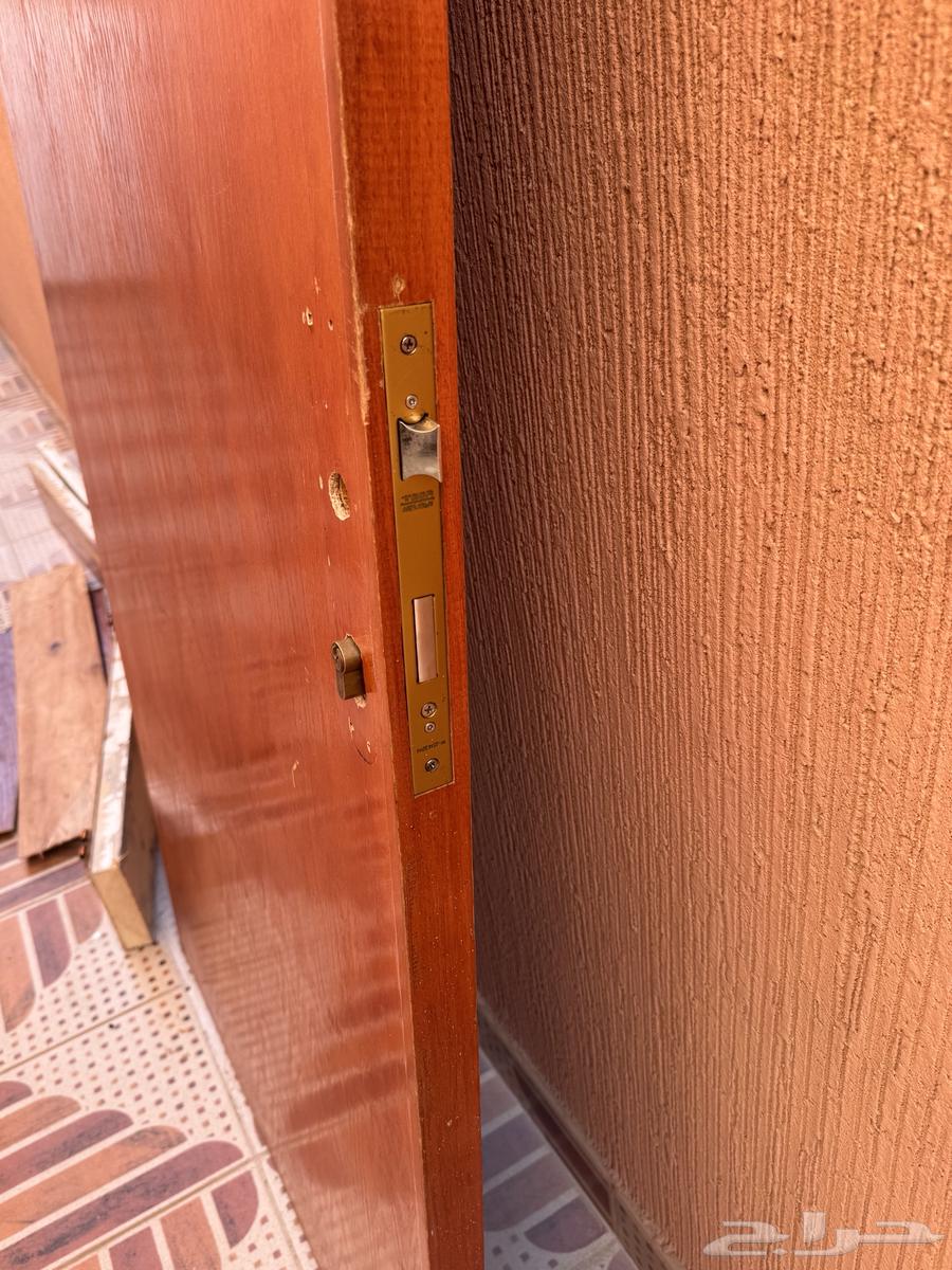 باب خشب نظيف64407531184130112