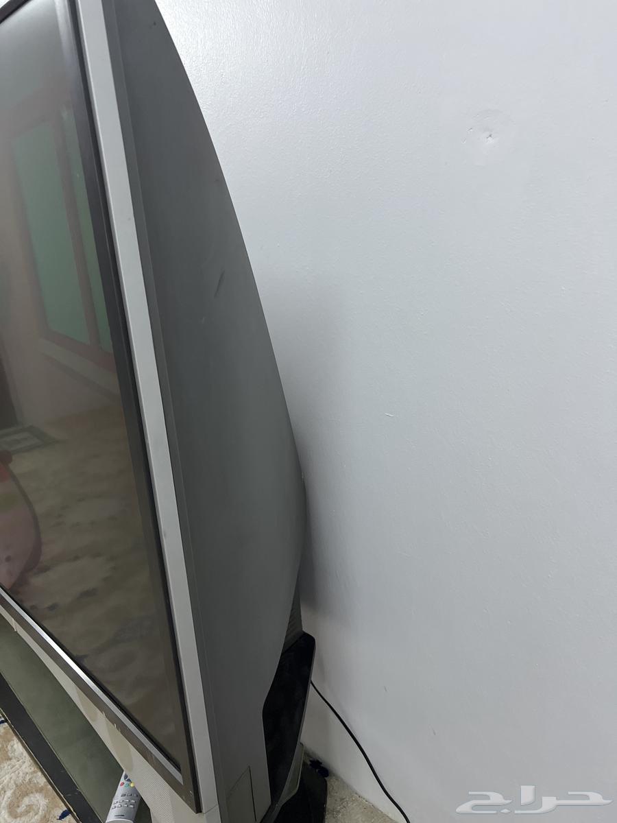 Toshiba TV with large screen and stand (600) SAR64405430746883111