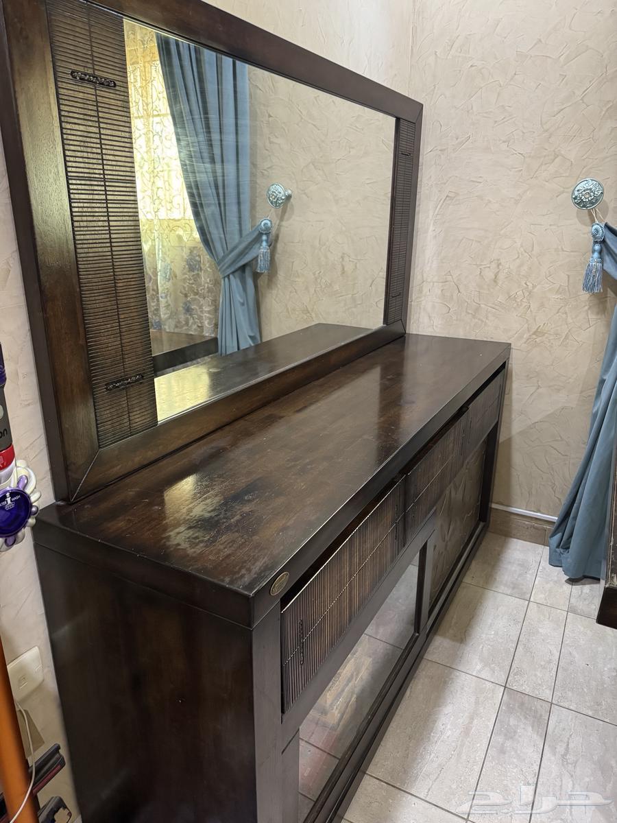 طقم طاولة طعام 10 كراسي مع بوفيه بحالة شبه جديدة64405736087299112