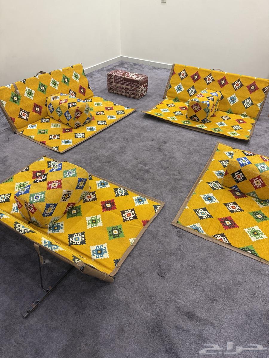 Clean and almost new carpet, 4 floor cushions and 5 mats for sale64409422590081111