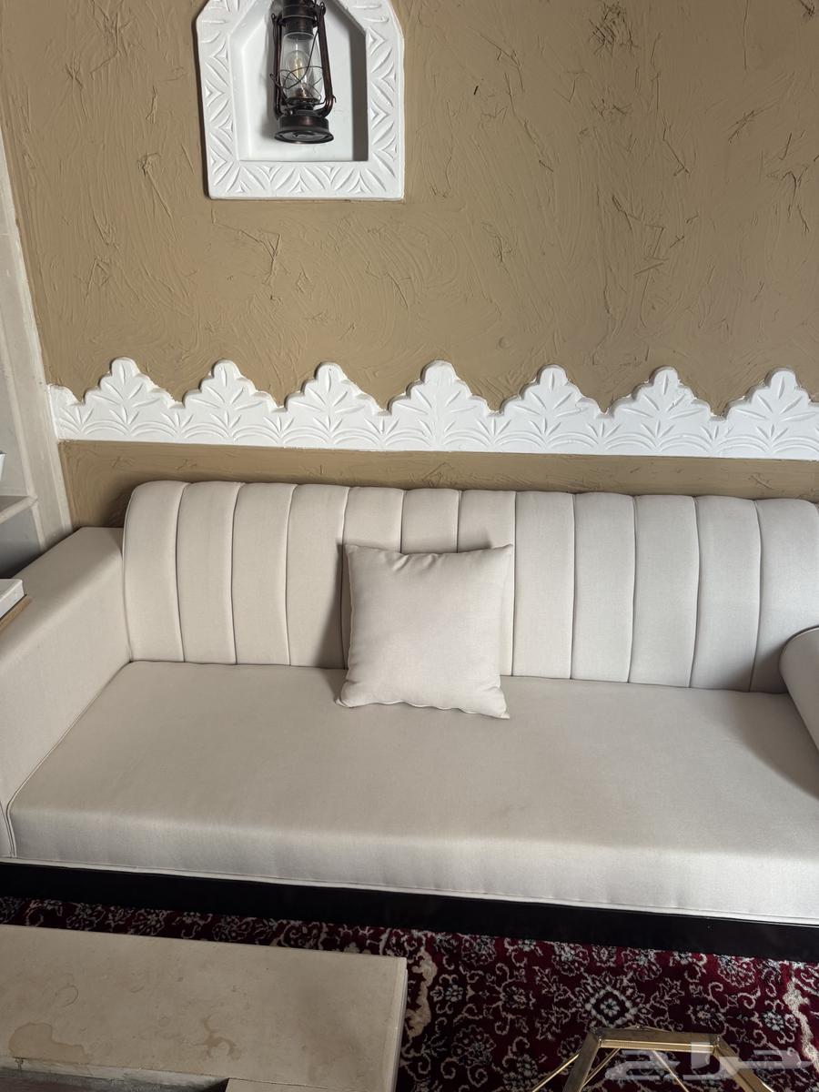 جلسة ارضية شبه جديدة للبيع64410921019138111