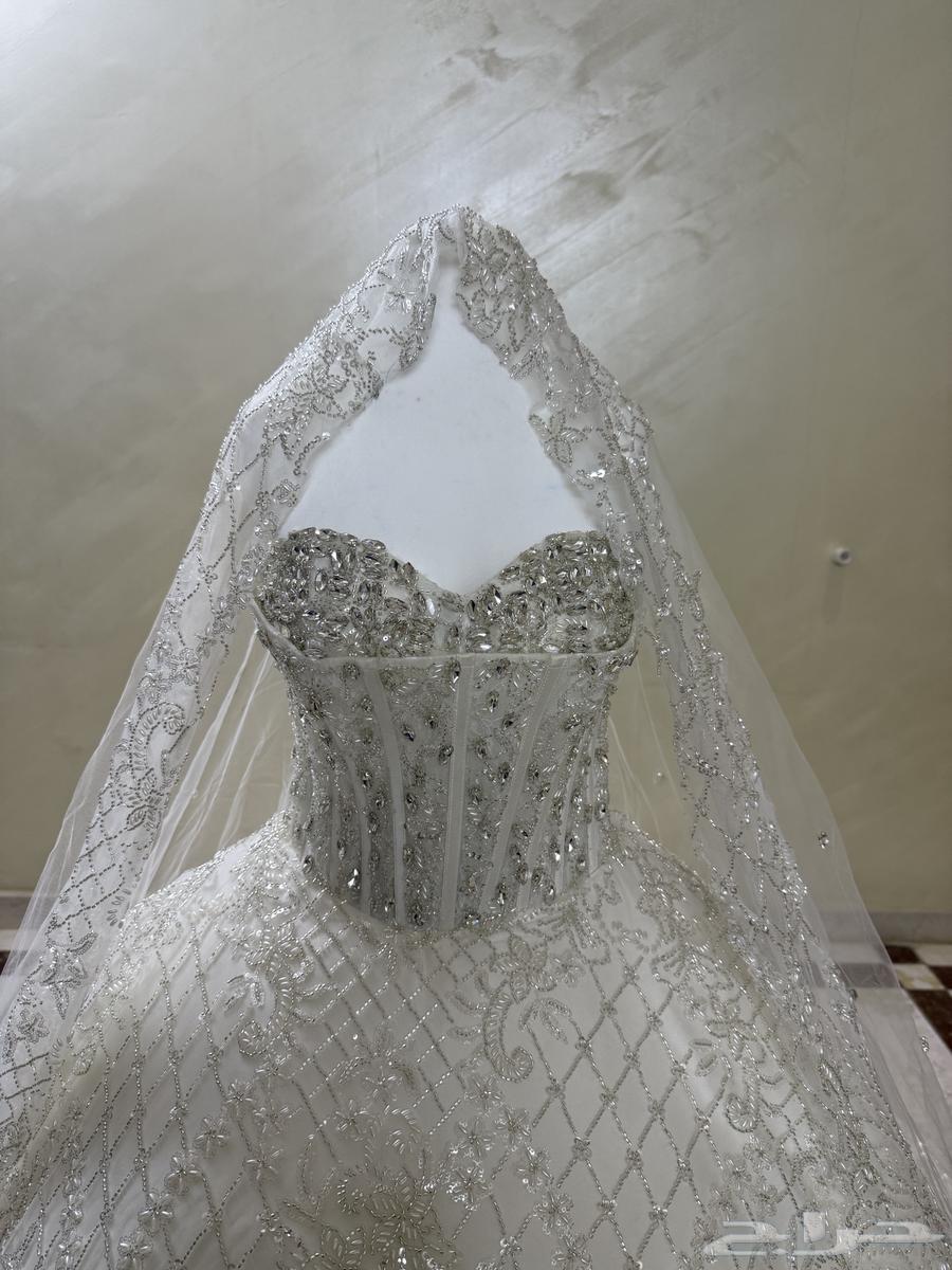 فستان زواج وملكه بجميع الملحقات مصممه عند مصمم معروف64411487042435110