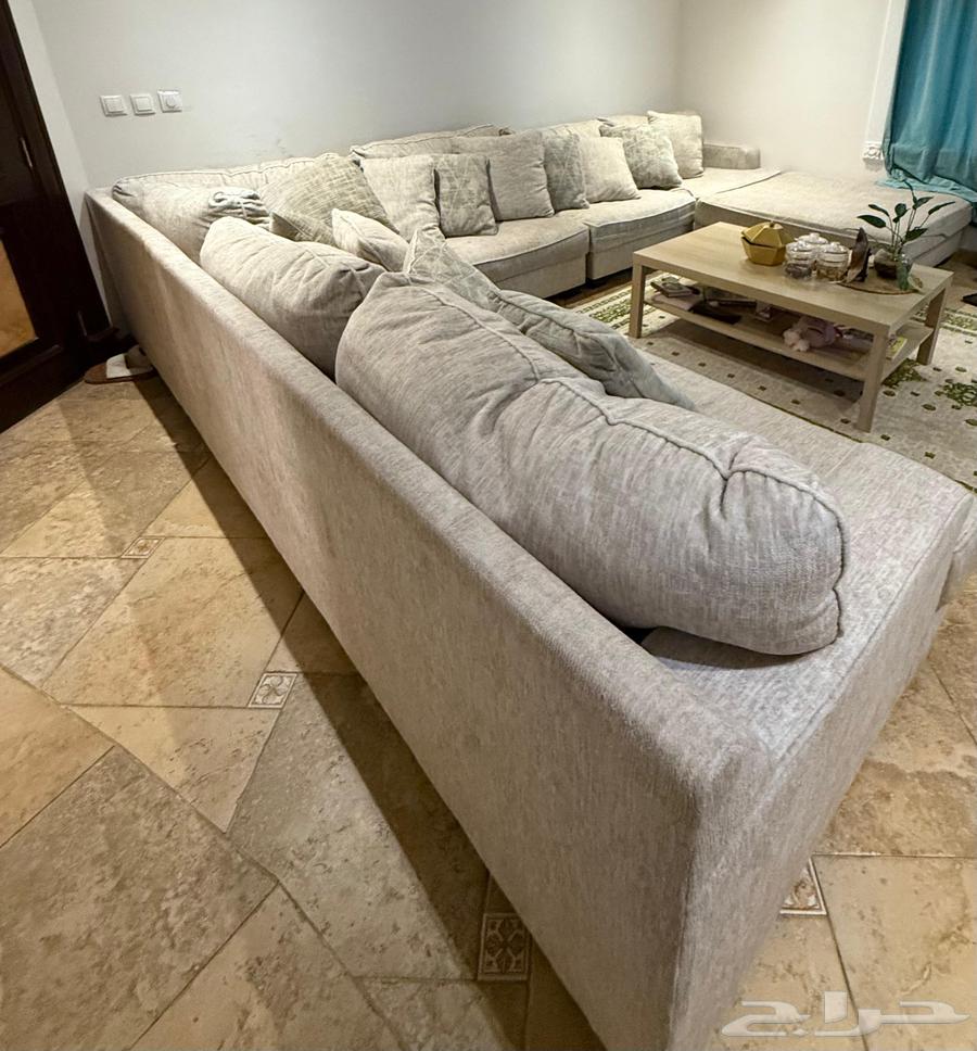 كنب آشلي بحالة ممتازه للبيع64405278929410112