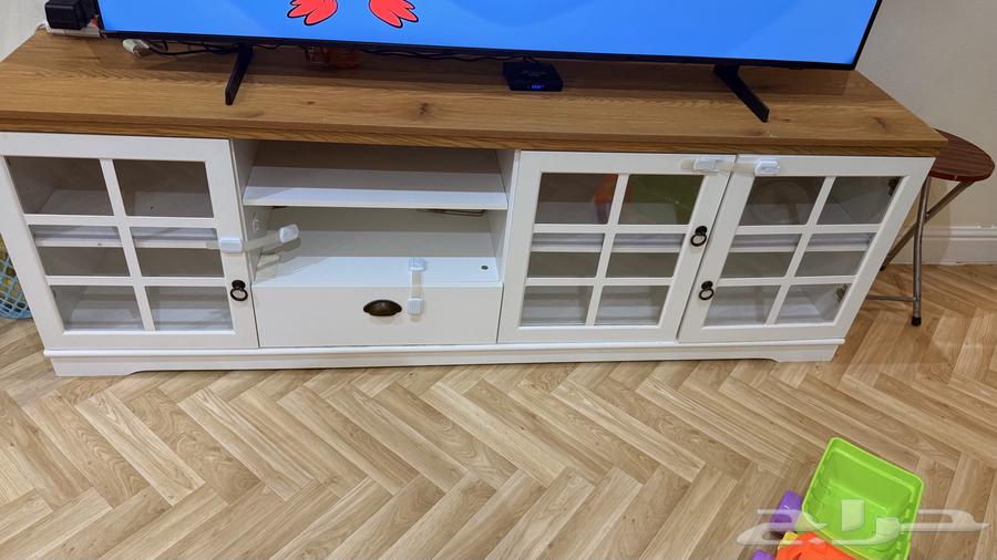 Beautiful and clean TV cabinet, 180 cm in length, can carry and serve64411202919811112