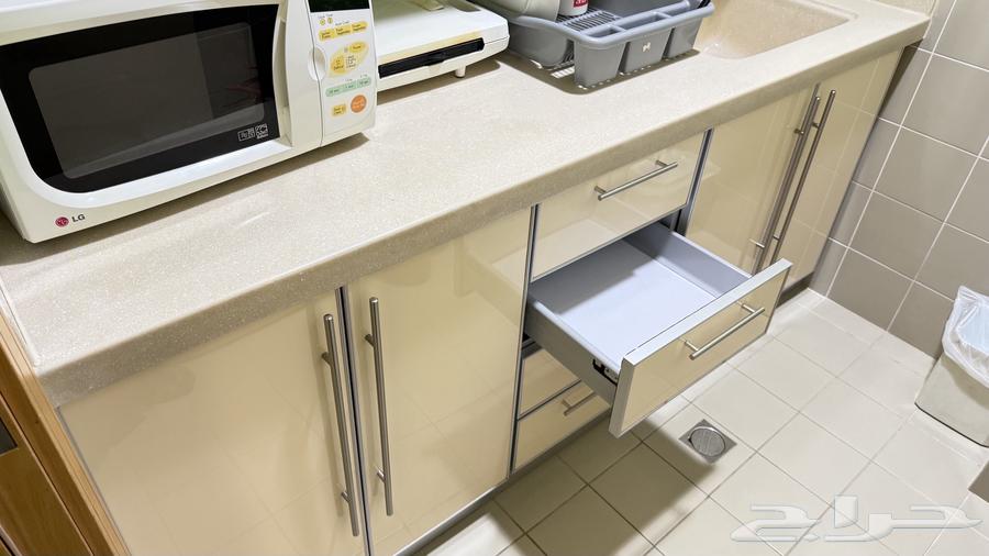 مطبخين في حالة ممتازة جدا  واستعمال نظيف64409338776449111