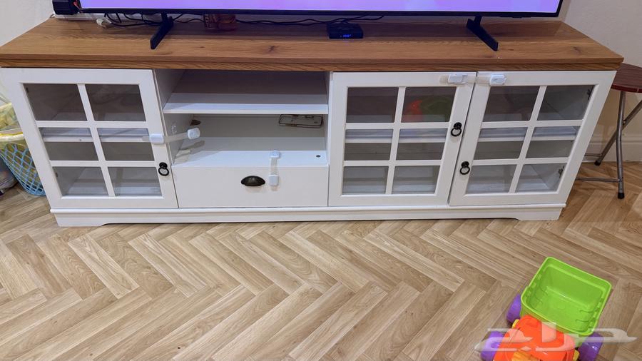 Beautiful and clean TV cabinet, 180 cm in length, can carry and serve64411202919811111