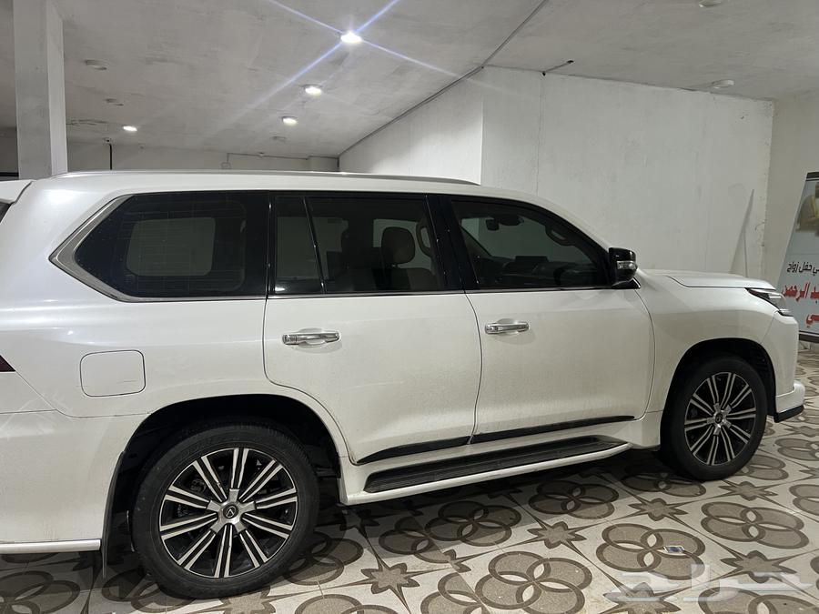 للبيع سيارة لكزاز مخزن64568770042242113