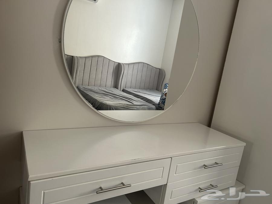 Complete room set including bed, wardrobe, and dressing table64411513849473113