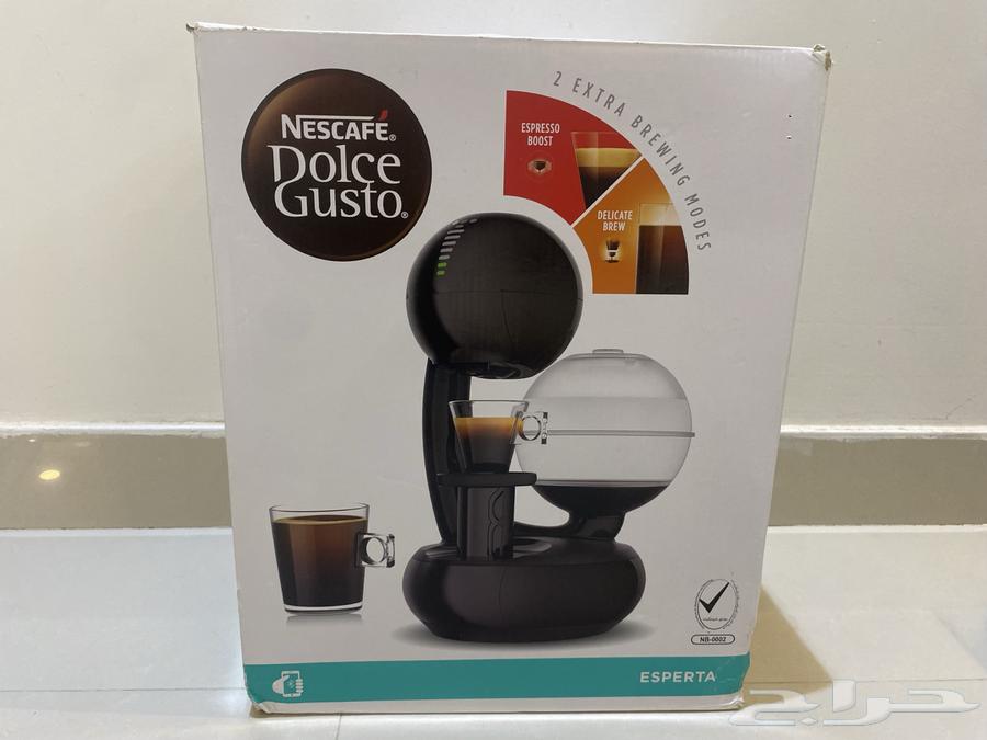 ماكينة قهوة مع طاولة قهوة64408259191811113