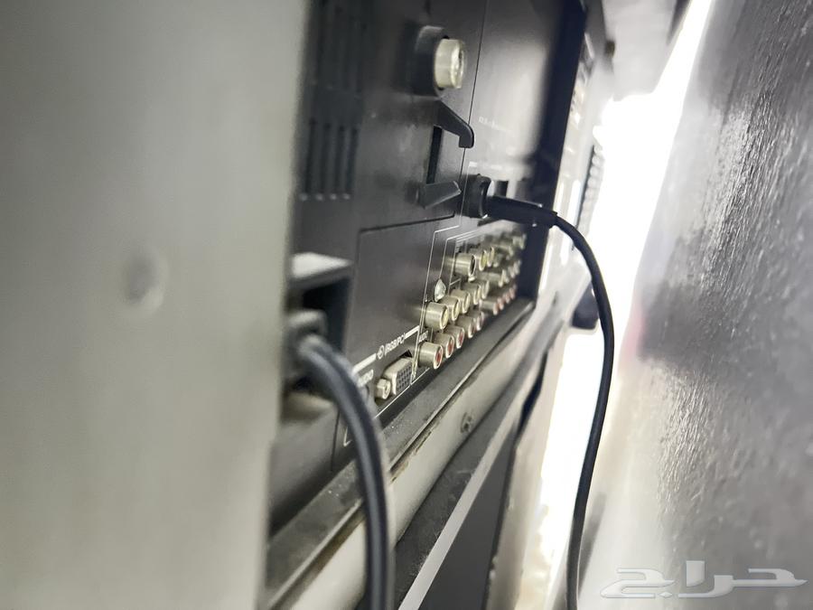 Toshiba TV with large screen and stand (600) SAR64405430746883114