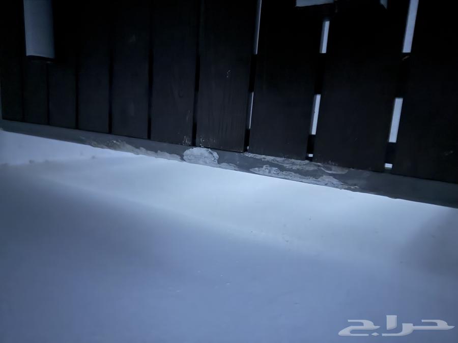 طاولة بكراسيها الاربعه64409796589314113