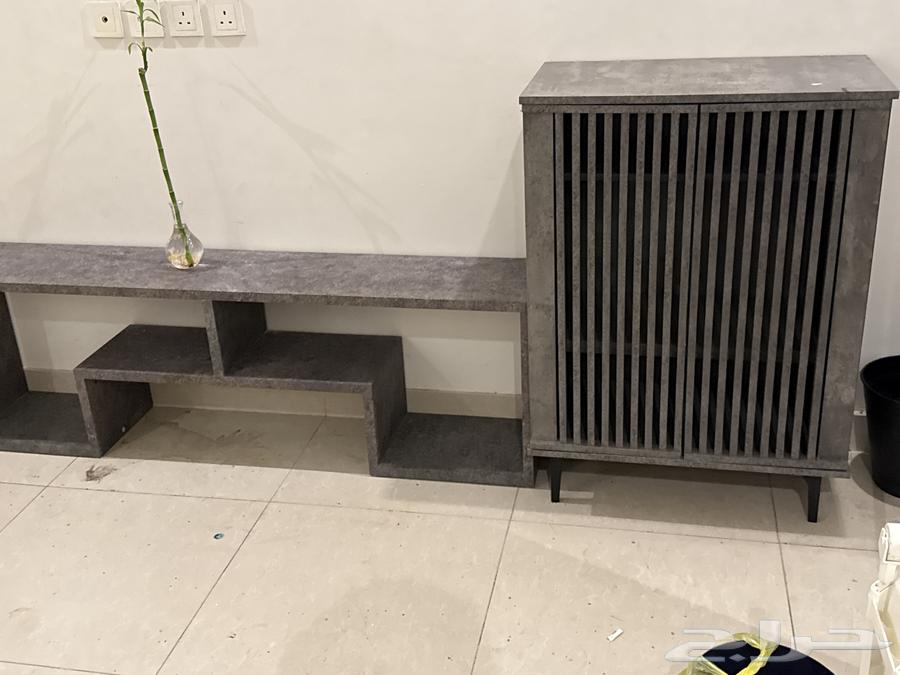 Semi-new monitor, table and cover64411270250754110