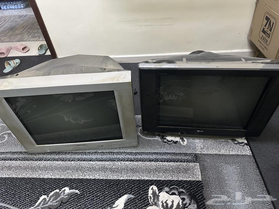 تلفزيون قديم شغال ومخزن مع دولاب64409560746115114