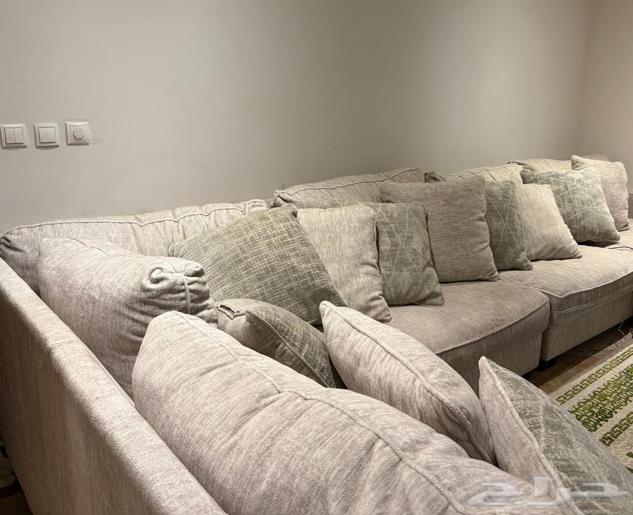 كنب آشلي بحالة ممتازه للبيع64405278929410113